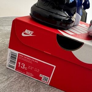 New in BOX * Nike Air Max 270 Kids Sneakers - Black and White